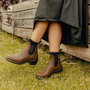 Antique brown heeled Blundstones